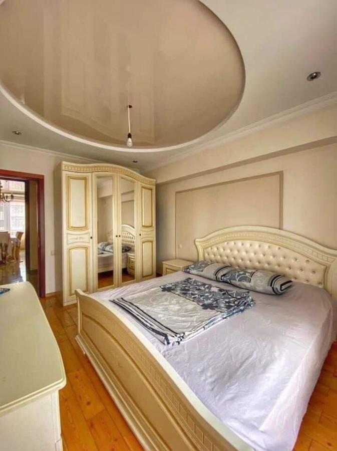 Apartment Dolphin Batumi Exterior foto