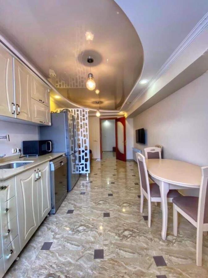 Apartment Dolphin Batumi Exterior foto
